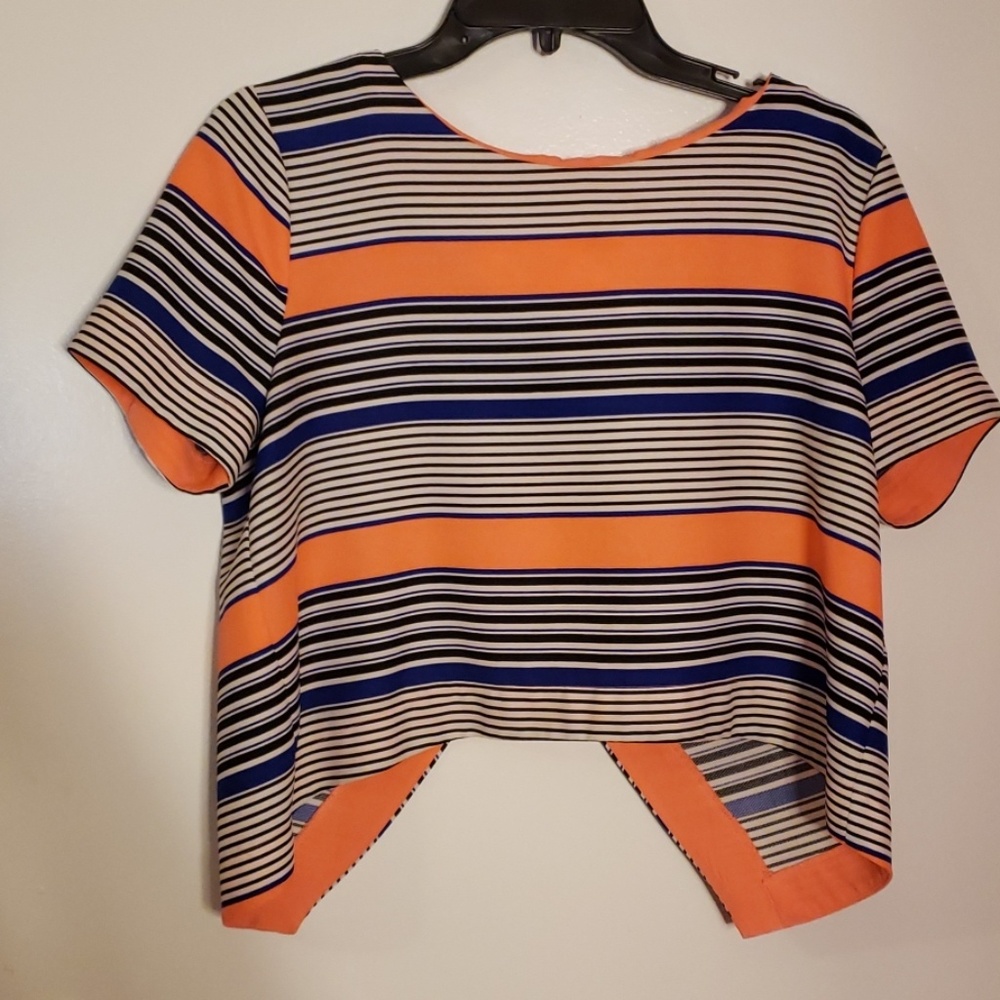 Open back with buttons